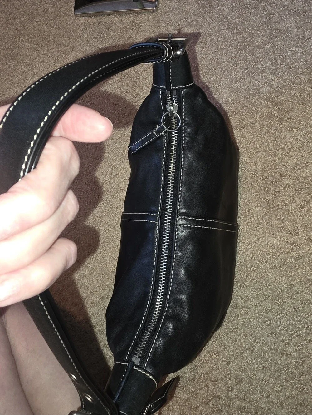 COACH Y2K Black Leather Shoulder Bag with Contrast Stitching #B061-9564